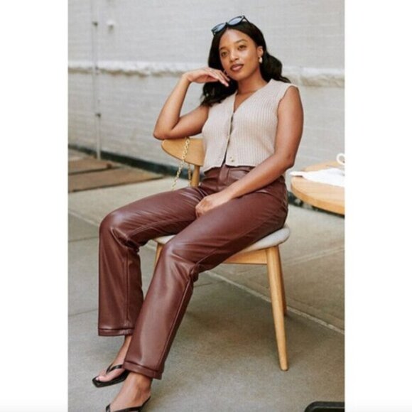 Abercrombie & Fitch the 90s Straight Ultra High Rise Vegan Leather Pant - Picture 1 of 5